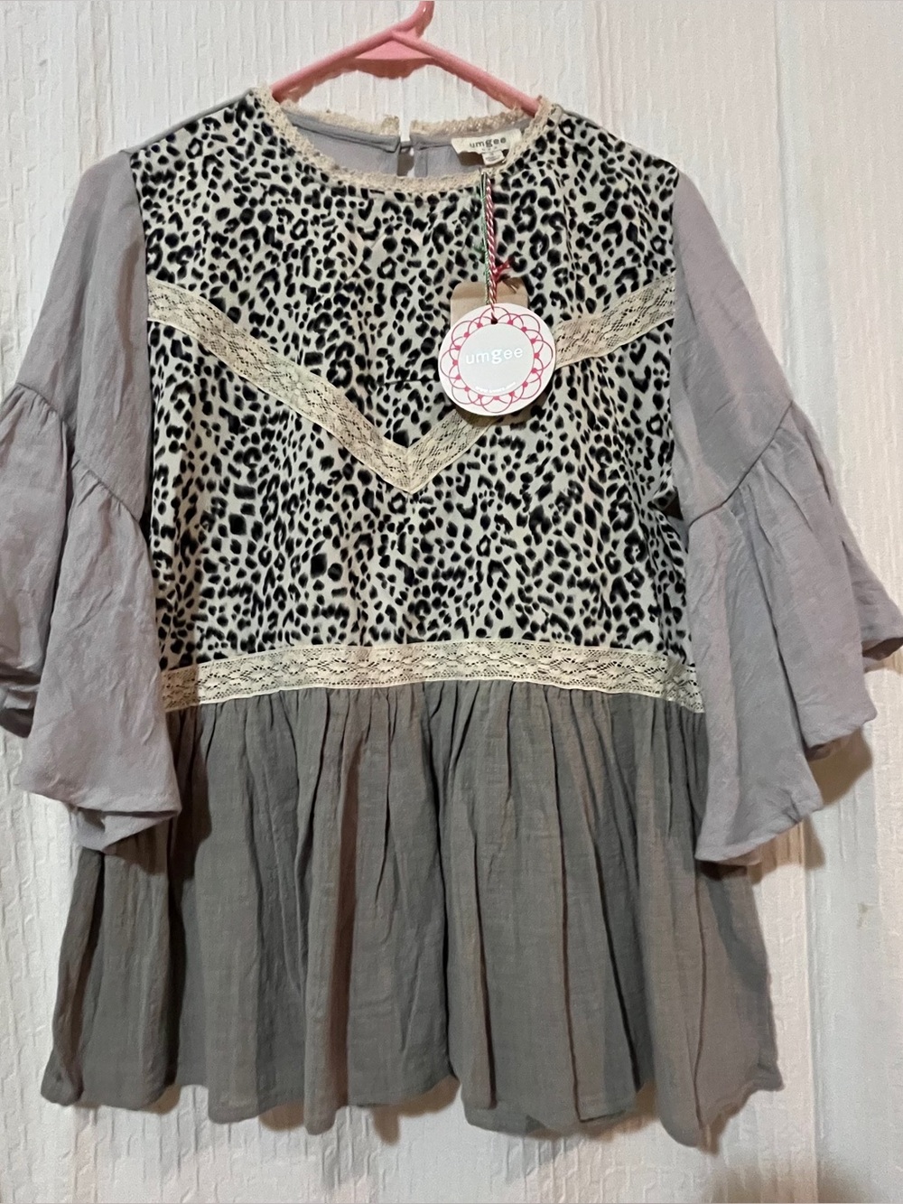 NWT UMGEE NEW Bell Sleeves - Women’s Top 
Leopard/Chetah Spots - Layered Ruffles